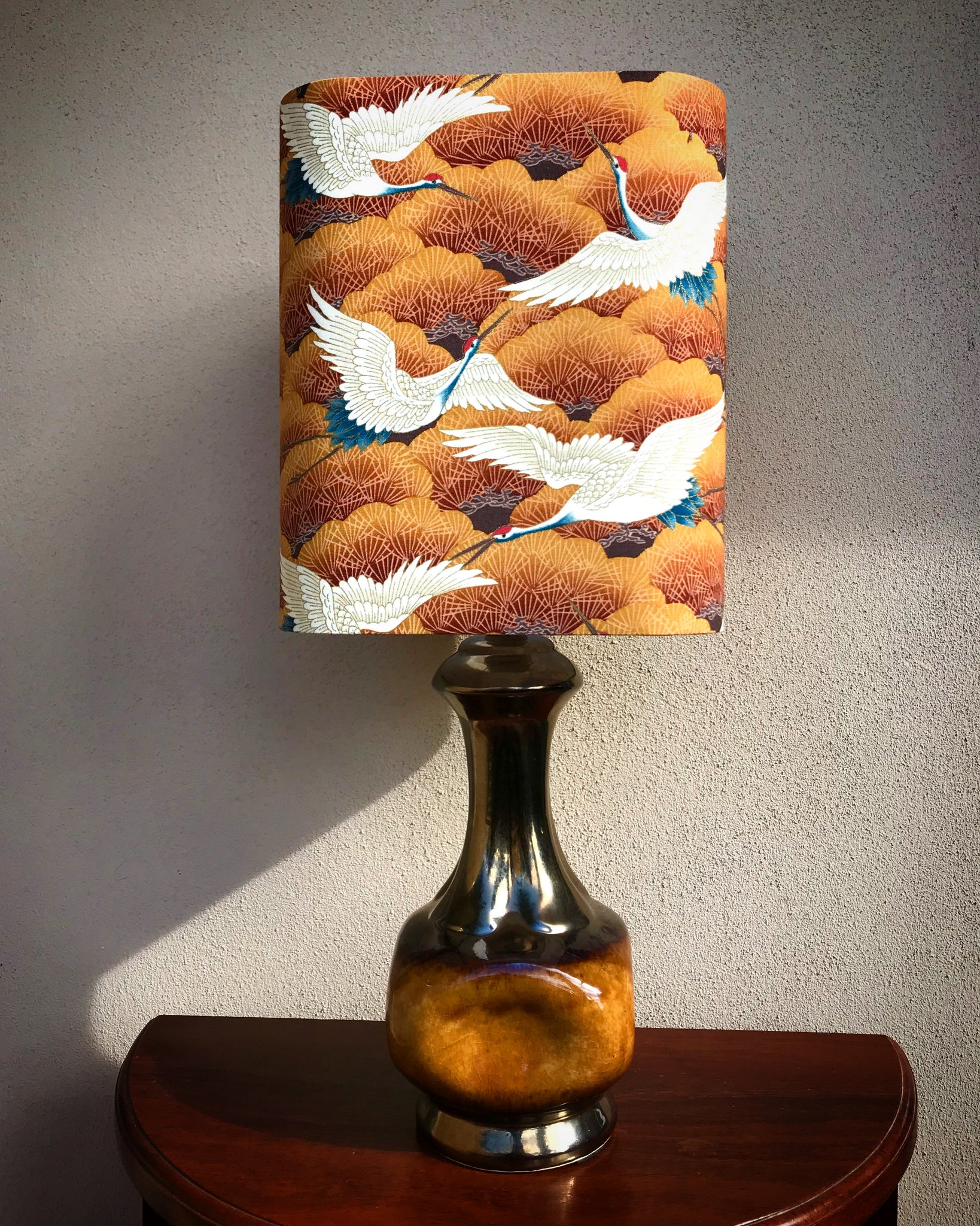 Tiger Eye Retro Flying Japanese Crane Table Lamp